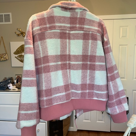 Universal threads jacket - Picture 4 of 5